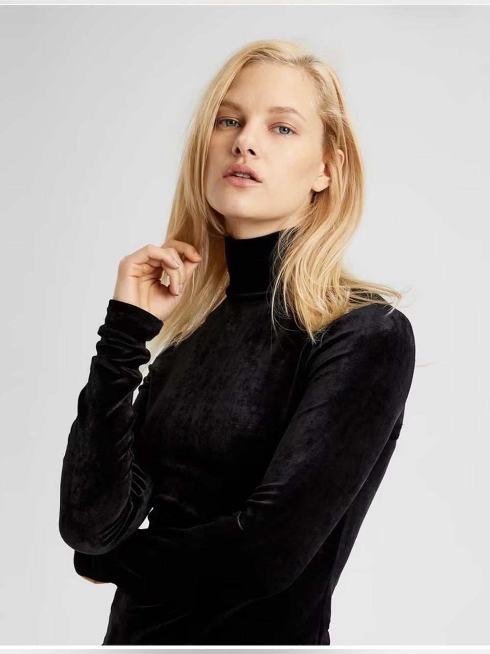 THEORY BLACK VELOUR/VELVET KEYHOLE TURTLENECK LIKE NEW!!!
